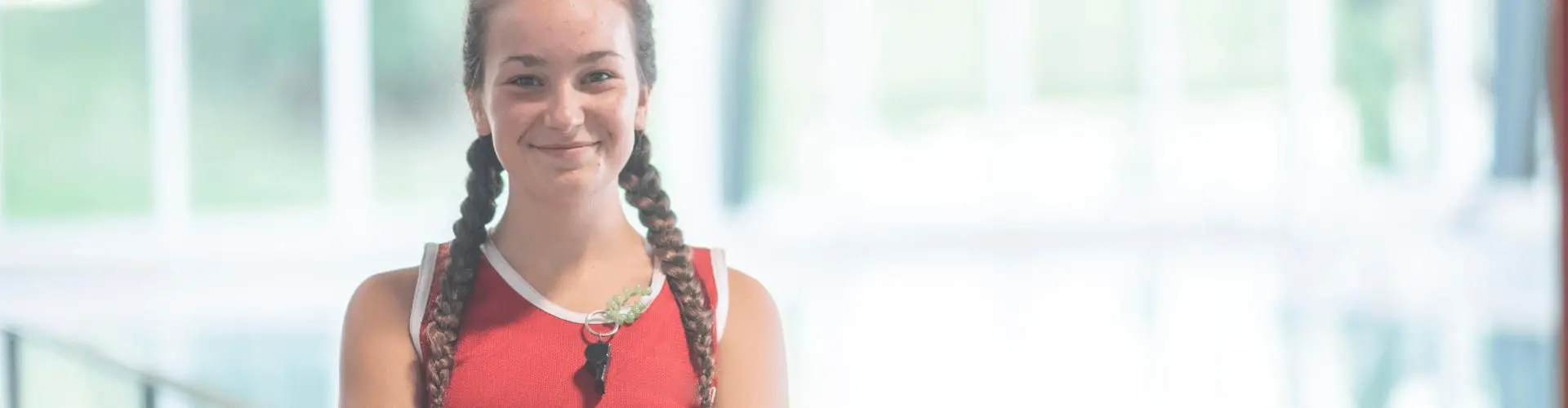 Die Fachkraft für Bäderbetriebe übernimmt die Aufsicht in einem Schwimmbad